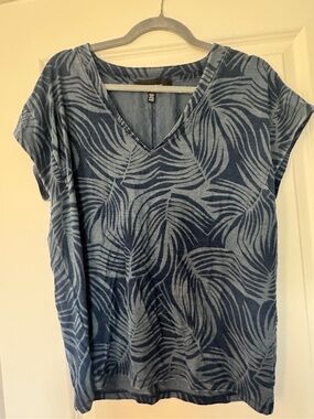 White House Black Market Shirt Womens medium Washed Blue Palm Print Dolman Sleev